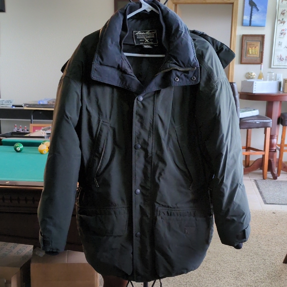 Eddie Bauer Men's Dark Gray+Black Puffer Coat M/M.        MAKE AN OFFER